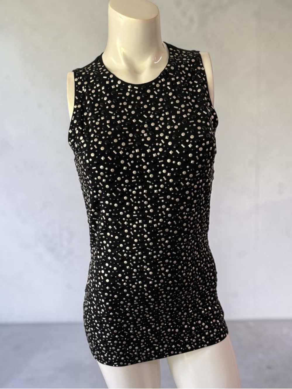 ST. JOHN Embellished Sleeveless Tank Top Size 4